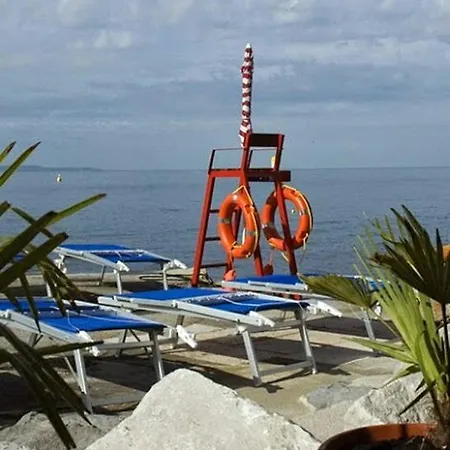 Mary Poppins's House 3* ترييستي