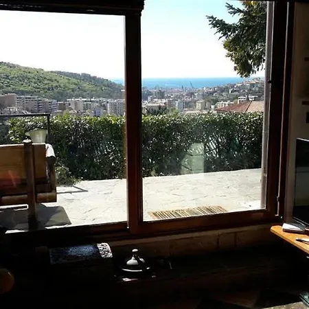 Mary Poppins's House ترييستي