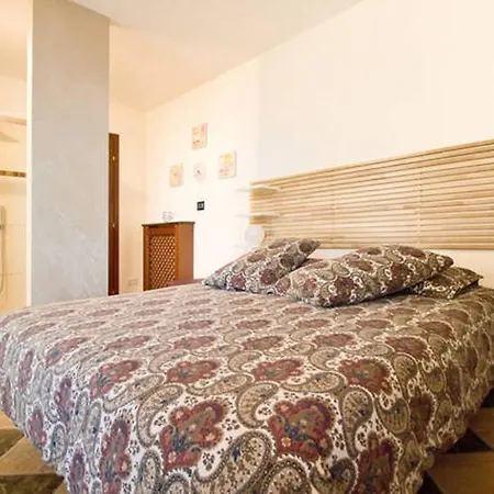 Mary Poppins's House 3* טריאסטה