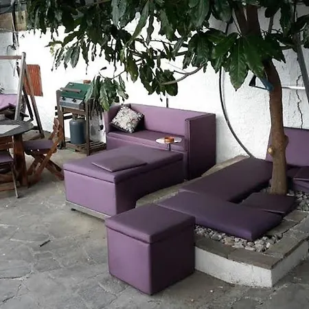 לינה וארוחת בוקר Mary Poppins's House