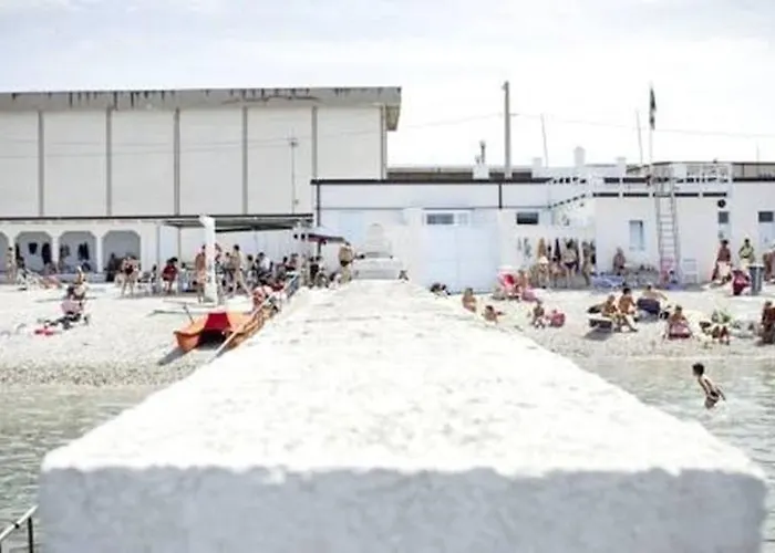 Mary Poppins's House Bed & Breakfast 3*