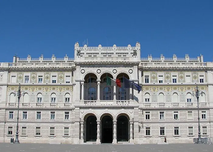 Mary Poppins's House Bed & Breakfast 3*